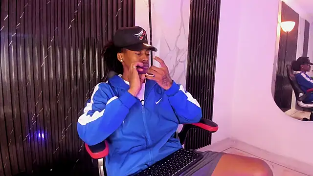 Snapshot of BRYXXXON1 chatting on February 20, 2025, 1:19 pm BRYXXXON1 online show from February 20, 2025, 1:19 pm