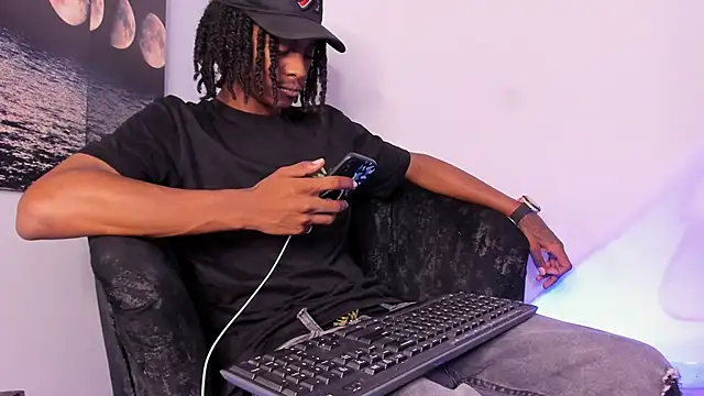 Snapshot of BRYXXXON1 chatting on October 5, 2025, 4:53 pm BRYXXXON1 online show from October 5, 2025, 4:53 pm