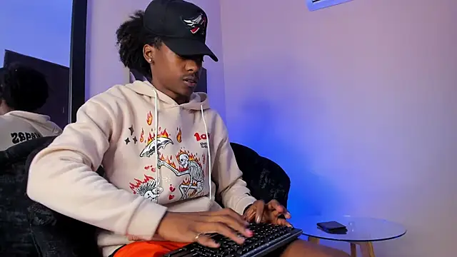 Snapshot of BRYXXXON1 chatting on March 7, 2025, 2:12 pm BRYXXXON1 online show from March 7, 2025, 2:12 pm