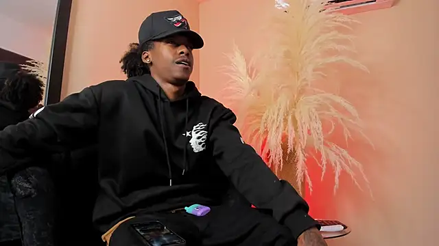 Snapshot of BRYXXXON1 chatting on February 19, 2025, 2:55 pm BRYXXXON1 online show from February 19, 2025, 2:55 pm