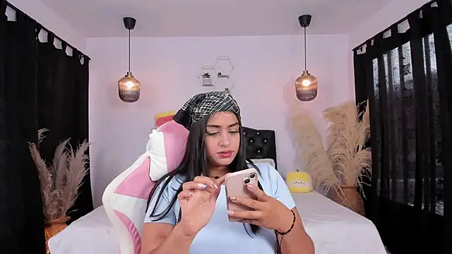 Snapshot of GabyRhodes chatting on February 22, 2025, 7:58 pm GabyRhodes online show from February 22, 2025, 7:58 pm