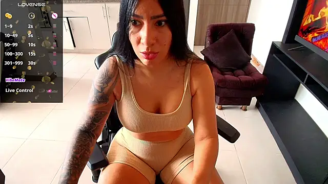 Snapshot of Pamela-fit chatting on May 18, 2026, 7:40 pm Pamela-fit online show from May 18, 2026, 7:40 pm