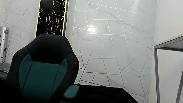 Cloeandtyfanny online show from November 3, 2025, 9:07 pm