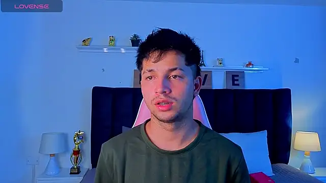 Issac james  online show from April 15, 2026, 3:34 am