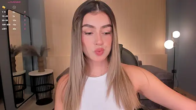 Snapshot of PaulinaSantos_ chatting on March 12, 2025, 7:25 pm PaulinaSantos online show from March 12, 2025, 7:25 pm