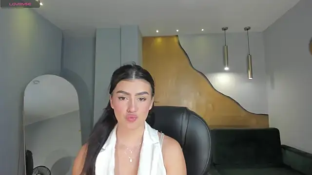 Snapshot of PaulinaSantos_ chatting on May 19, 2026, 7:43 pm PaulinaSantos online show from May 19, 2026, 7:43 pm
