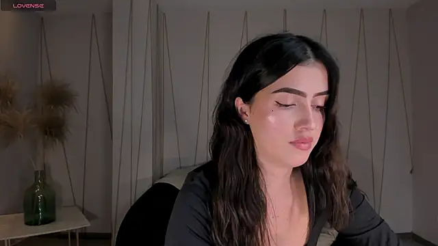 PaulinaSantos  online show from April 4, 2026, 7:09 pm