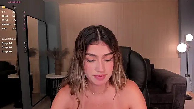 Snapshot of PaulinaSantos_ chatting on March 14, 2025, 1:37 am PaulinaSantos online show from March 14, 2025, 1:37 am