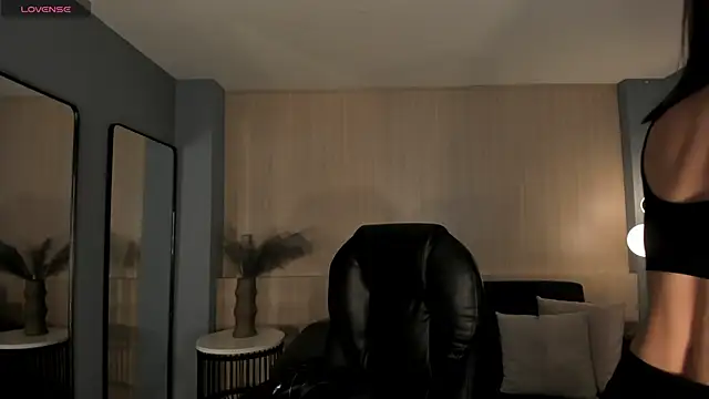 Snapshot of PaulinaSantos_ chatting on October 17, 2025, 7:59 pm PaulinaSantos online show from October 17, 2025, 7:59 pm