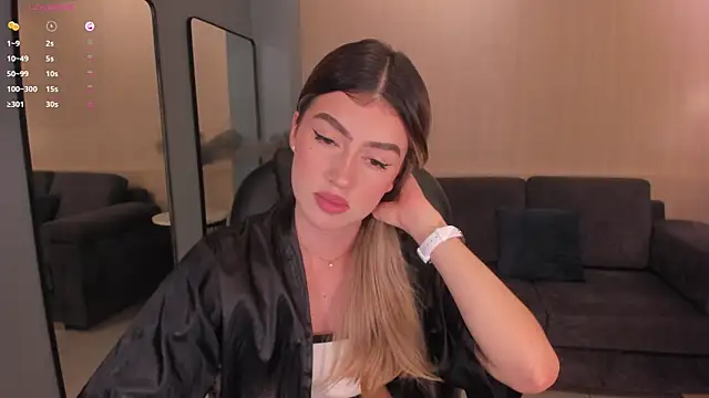 Snapshot of PaulinaSantos_ chatting on March 9, 2025, 8:31 pm PaulinaSantos online show from March 9, 2025, 8:31 pm