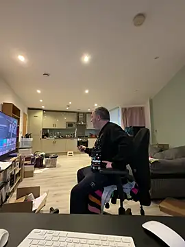 Snapshot of LondonTeffy chatting on December 23, 2025, 10:47 am LondonTeffy online show from December 23, 2025, 10:47 am