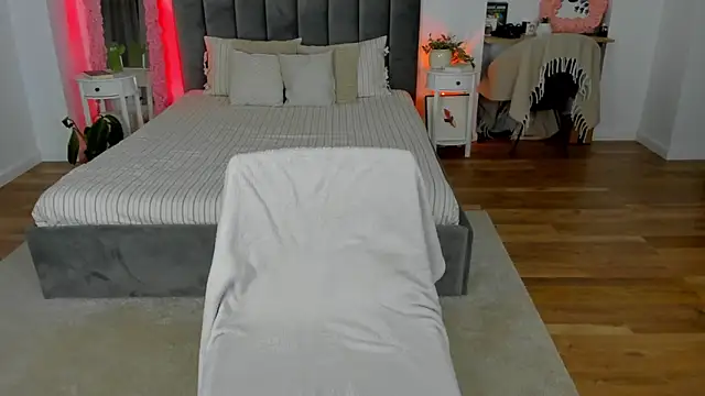 Snapshot of Fancy_Jenn chatting on November 13, 2025, 8:24 pm Fancy Jenn online show from November 13, 2025, 8:24 pm