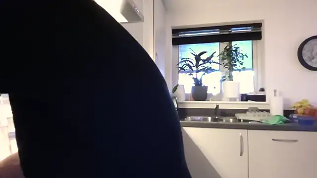 SweetMonicaUK online show from December 1, 2025, 12:39 pm