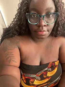 Snapshot of Toomuch_Squirt chatting on December 17, 2025, 4:28 am Toomuch Squirt online show from December 17, 2025, 4:28 am