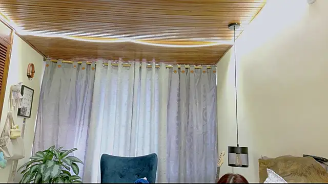 Abrilqueen online show from February 28, 2026, 2:50 pm