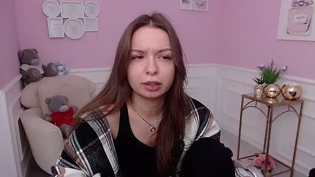 LucySkilar online show from October 24, 2025, 10:03 am