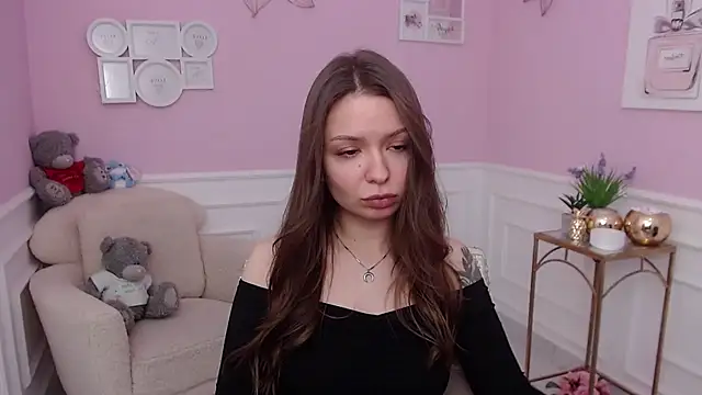 LucySkilar online show from December 22, 2025, 5:40 am