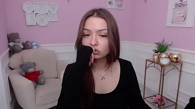 LucySkilar online show from November 11, 2025, 9:48 am