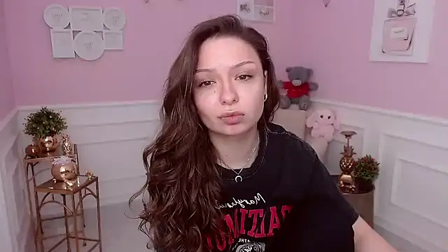 LucySkilar online show from March 5, 2026, 5:37 am