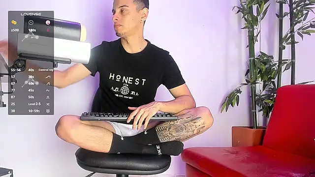 Snapshot of Maximo__ chatting on March 1, 2025, 9:26 pm Maximo online show from March 1, 2025, 9:26 pm