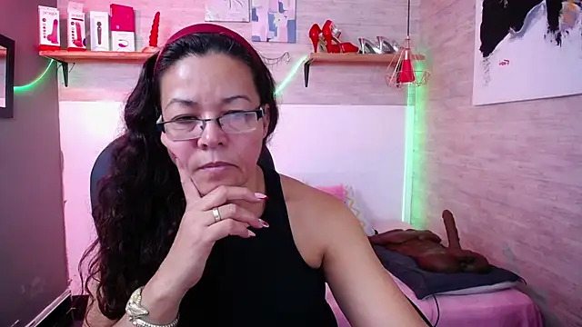 Snapshot of MaturePure chatting on November 15, 2025, 9:08 pm MaturePure online show from November 15, 2025, 9:08 pm