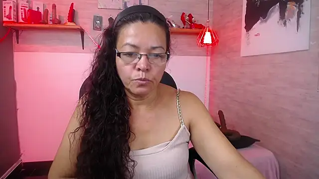 Snapshot of MaturePure chatting on November 24, 2025, 6:19 pm MaturePure online show from November 24, 2025, 6:19 pm