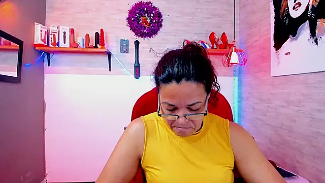 Snapshot of MaturePure chatting on December 18, 2025, 10:13 pm MaturePure online show from December 18, 2025, 10:13 pm