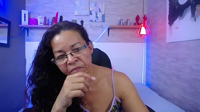 Snapshot of MaturePure chatting on October 10, 2025, 9:26 pm MaturePure online show from October 10, 2025, 9:26 pm