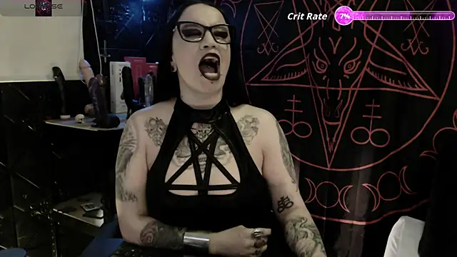Snapshot of Evil_Queen_666 chatting on June 12, 2026, 6:55 am Evil Queen 666 online show from June 12, 2026, 6:55 am