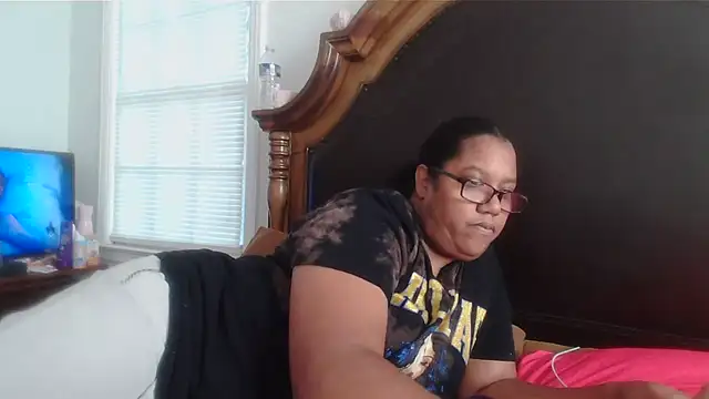 ebonyred online show from November 6, 2025, 8:13 pm