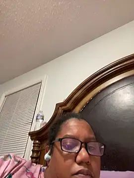 Snapshot of ebonyred chatting on May 2, 2026, 1:33 am ebonyred online show from May 2, 2026, 1:33 am