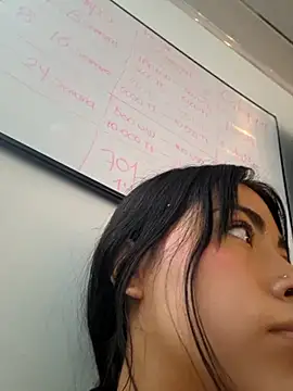 sylvana 19 online show from September 11, 2025, 4:07 pm