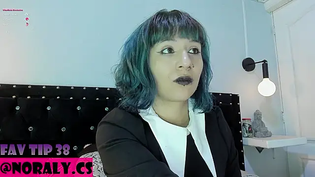 Snapshot of hey_noraly chatting on March 16, 2026, 5:44 am hey noraly online show from March 16, 2026, 5:44 am