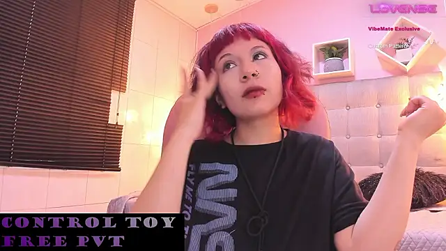 Snapshot of hey_noraly chatting on February 7, 2026, 10:29 pm hey noraly online show from February 7, 2026, 10:29 pm