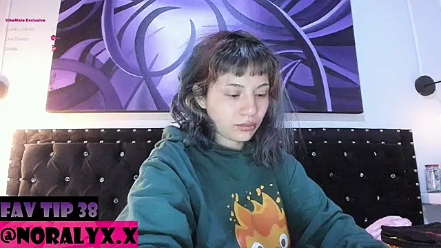 Snapshot of hey_noraly chatting on July 4, 2026, 4:08 am hey noraly online show from July 4, 2026, 4:08 am