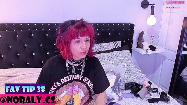 Snapshot of hey_noraly chatting on January 13, 2026, 4:27 am hey noraly online show from January 13, 2026, 4:27 am