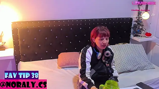 Snapshot of hey_noraly chatting on January 6, 2026, 4:16 am hey noraly online show from January 6, 2026, 4:16 am