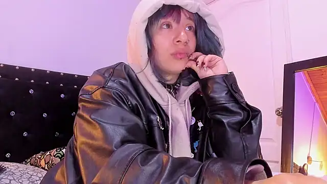 Snapshot of hey_noraly chatting on April 8, 2026, 4:25 am hey noraly online show from April 8, 2026, 4:25 am