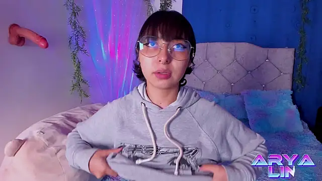 Snapshot of arysUwU chatting on March 23, 2025, 2:15 am arysUwU online show from March 23, 2025, 2:15 am