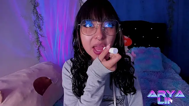 Snapshot of arysUwU chatting on January 30, 2025, 11:34 pm arysUwU online show from January 30, 2025, 11:34 pm