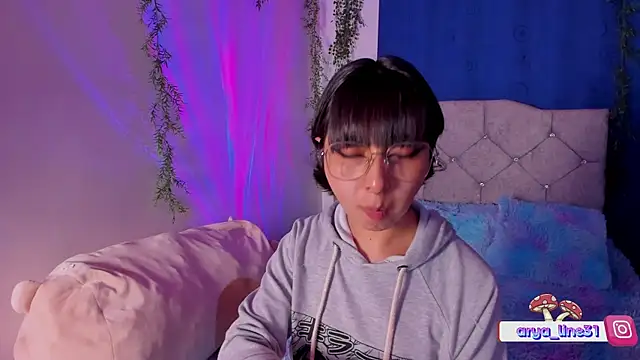 Snapshot of arysUwU chatting on March 22, 2025, 1:22 am arysUwU online show from March 22, 2025, 1:22 am