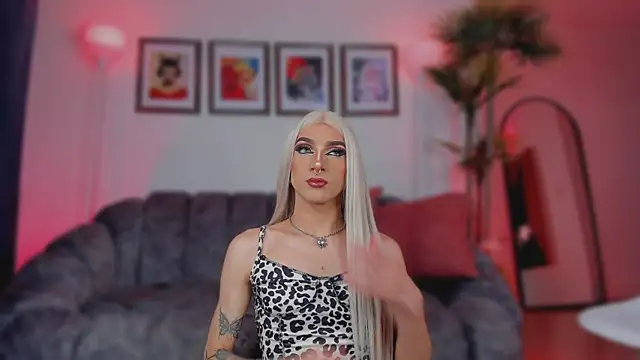 Taylor  foxxx online show from September 9, 2025, 5:06 am