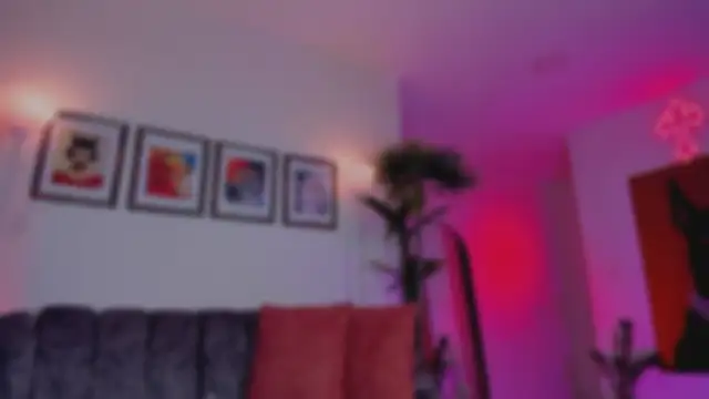 Taylor  foxxx online show from November 18, 2025, 6:06 am