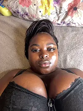 Snapshot of Honeycoco0211 chatting on December 16, 2025, 6:17 am Honeycoco0211 online show from December 16, 2025, 6:17 am