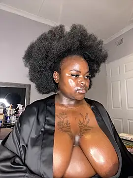 Snapshot of Honeycoco0211 chatting on December 2, 2025, 4:36 am Honeycoco0211 online show from December 2, 2025, 4:36 am