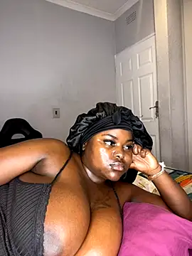 Snapshot of Honeycoco0211 chatting on November 11, 2025, 6:08 am Honeycoco0211 online show from November 11, 2025, 6:08 am