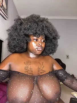 Snapshot of Honeycoco0211 chatting on November 7, 2025, 7:24 am Honeycoco0211 online show from November 7, 2025, 7:24 am