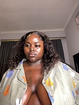 Snapshot of Honeycoco0211 chatting on April 7, 2026, 6:43 pm Honeycoco0211 online show from April 7, 2026, 6:43 pm