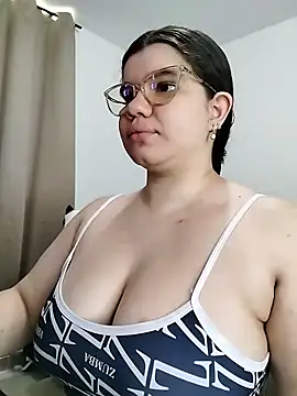 Danzel1105 online show from May 18, 2026, 2:11 pm