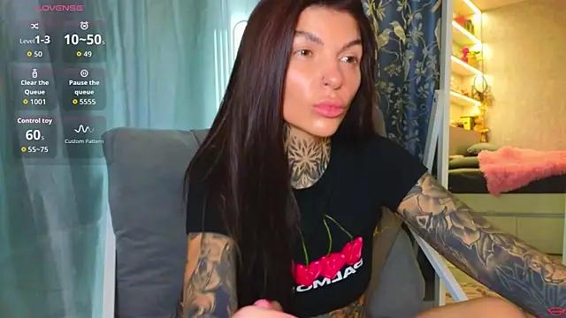 Snapshot of tattooedBabyy chatting on April 12, 2026, 10:18 am tattooedBabyy online show from April 12, 2026, 10:18 am